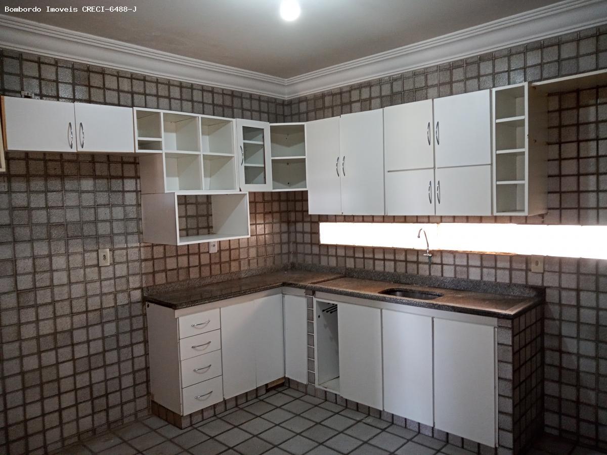 Casa para alugar com 3 quartos, 180m² - Foto 13