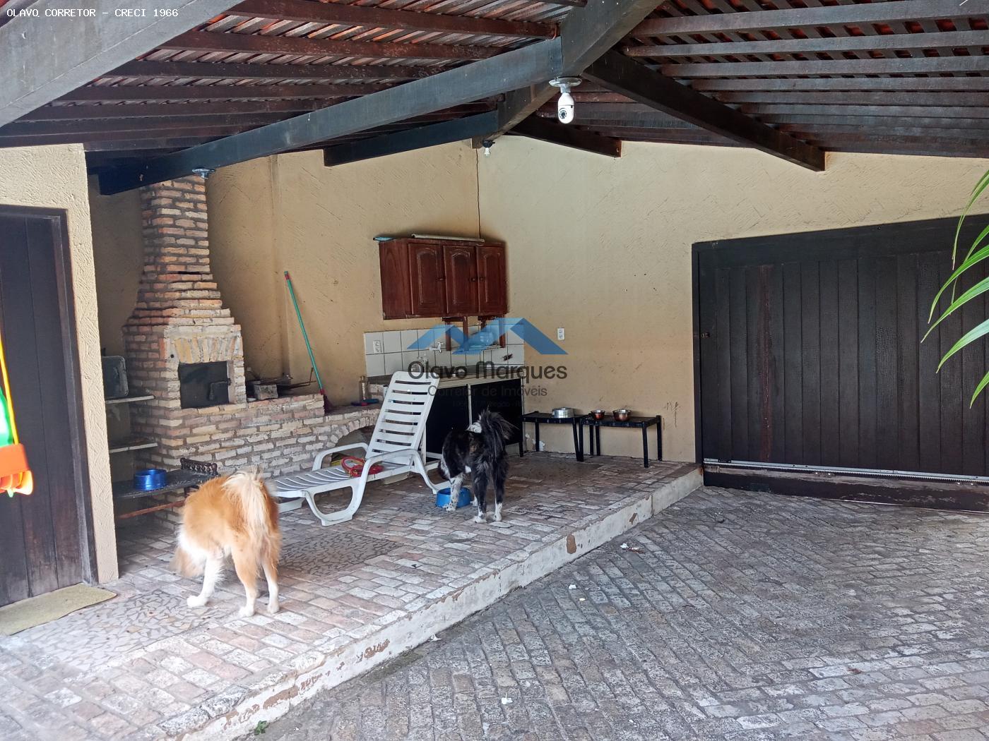 Casa à venda com 3 quartos, 200m² - Foto 2