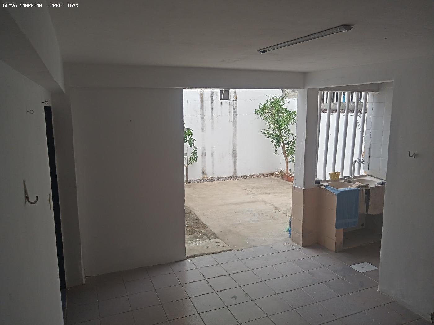 Casa para alugar com 2 quartos, 180m² - Foto 28